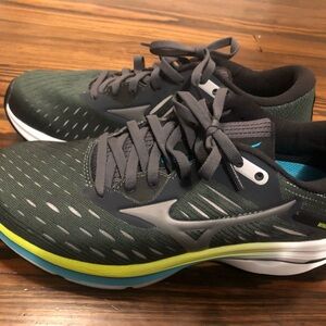 Mizuno Wave Rider 24 Running Shoes -New